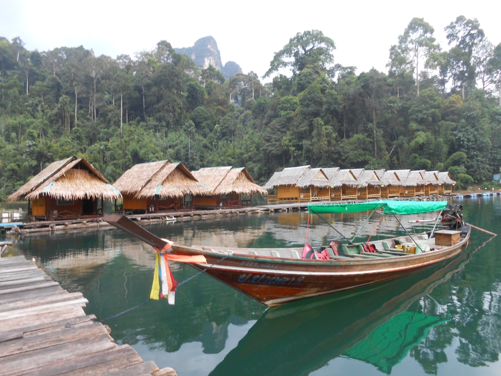 lac de Khao sok Thailande bungalows flottants en bambou bungalows flottants Khao sok