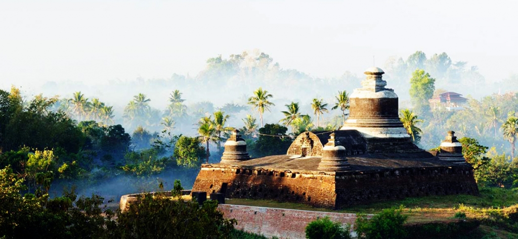 temple htukkanthein Mrauk U Arakan Myanmar