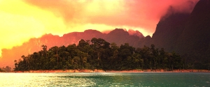 Coucher de soleil sur les rives du lac ratchaprapa chiew larn