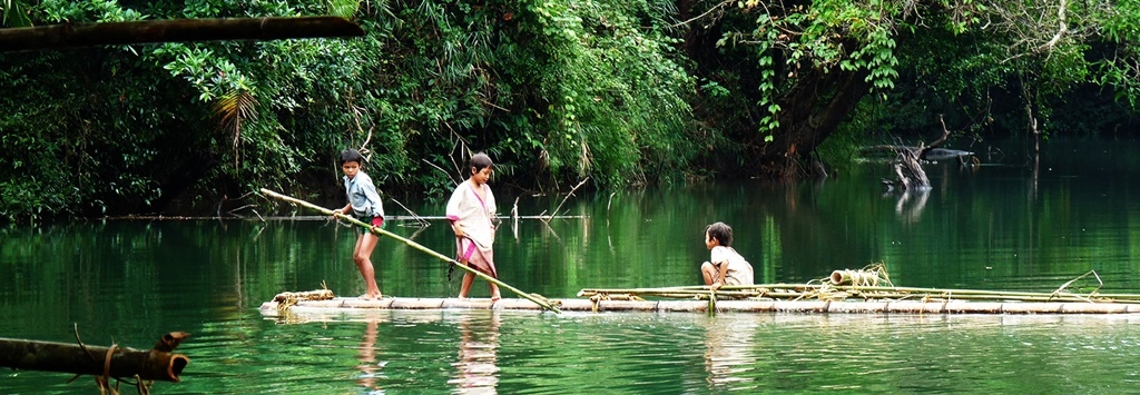 trek thailande -radeau en bambou