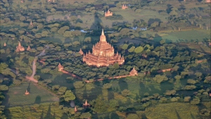 vol en ballon Pagan Birmanie vue sur l'un des 2800 temples
