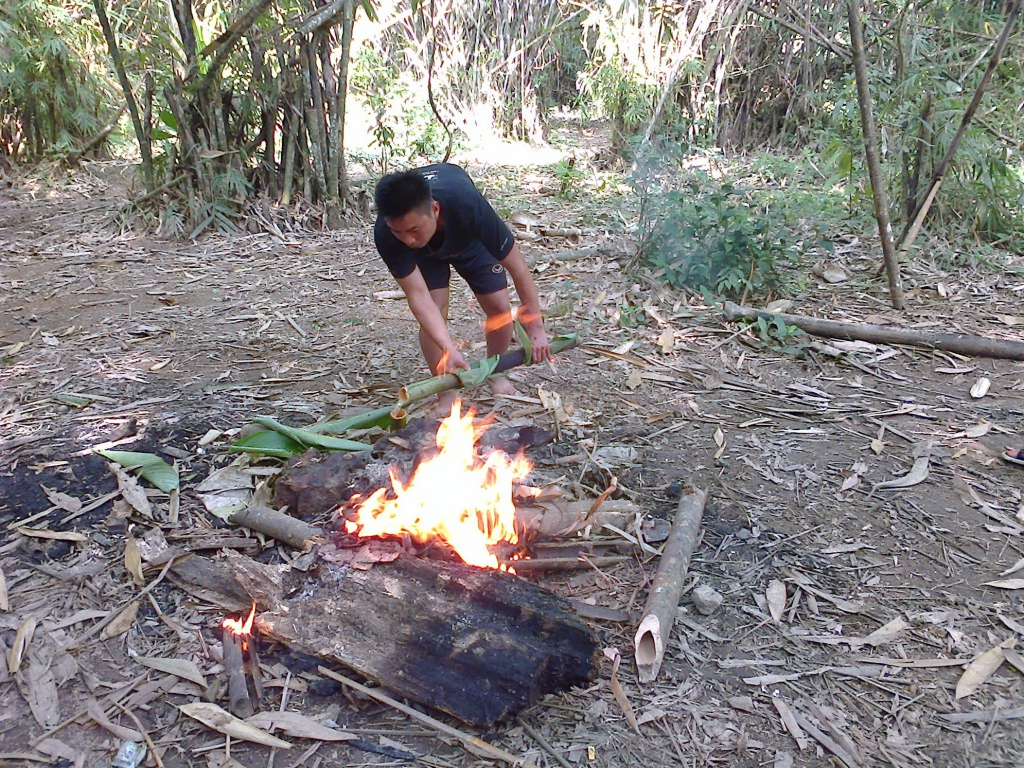 eau bouillie dans le bambou Thailande