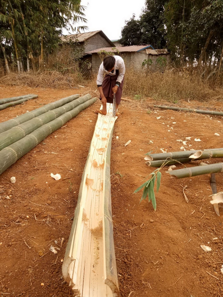 decoupage d'un bambou Birmanie